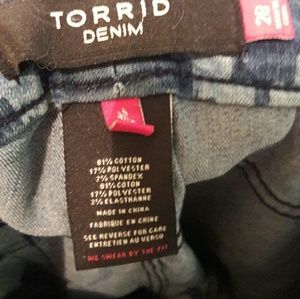 torrid Jeans - Torrid 28 Jean Chevron Print Capris torrid Jeans - Torrid 28 Jean Chevron Print Capris